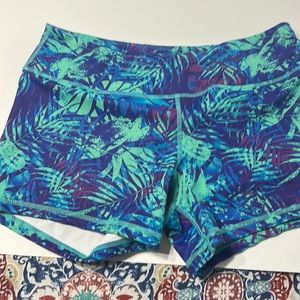 Born primitive shorts medium